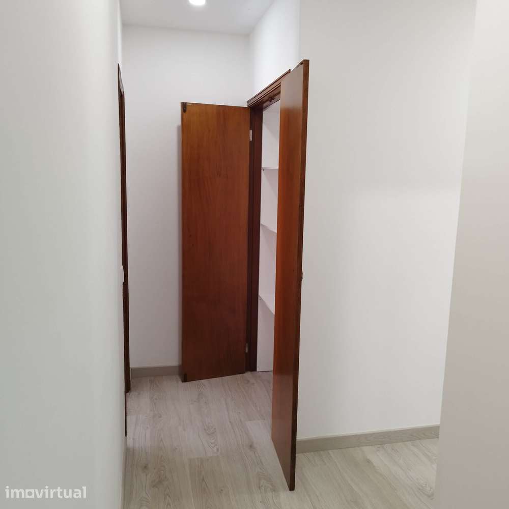 Quarto individual mobilado no Alto de S. João, Coimbra - Grande imagem: 4/34