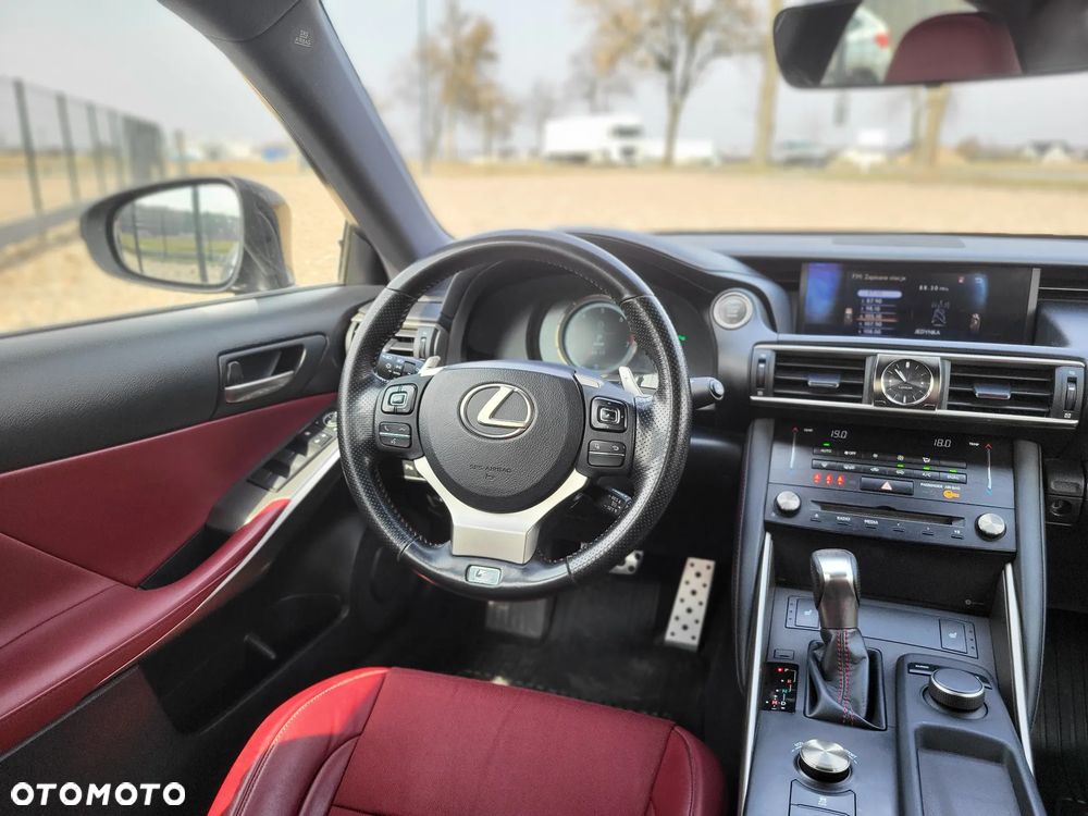 Lexus IS 200t / 300 F Sport - 9