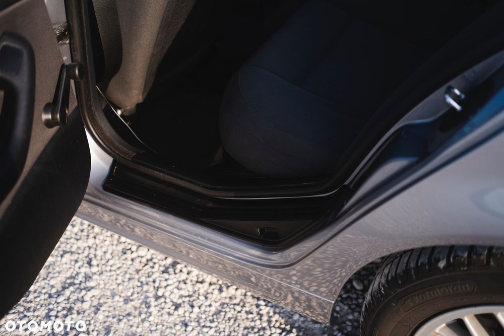 BMW Seria 3 318i - 26