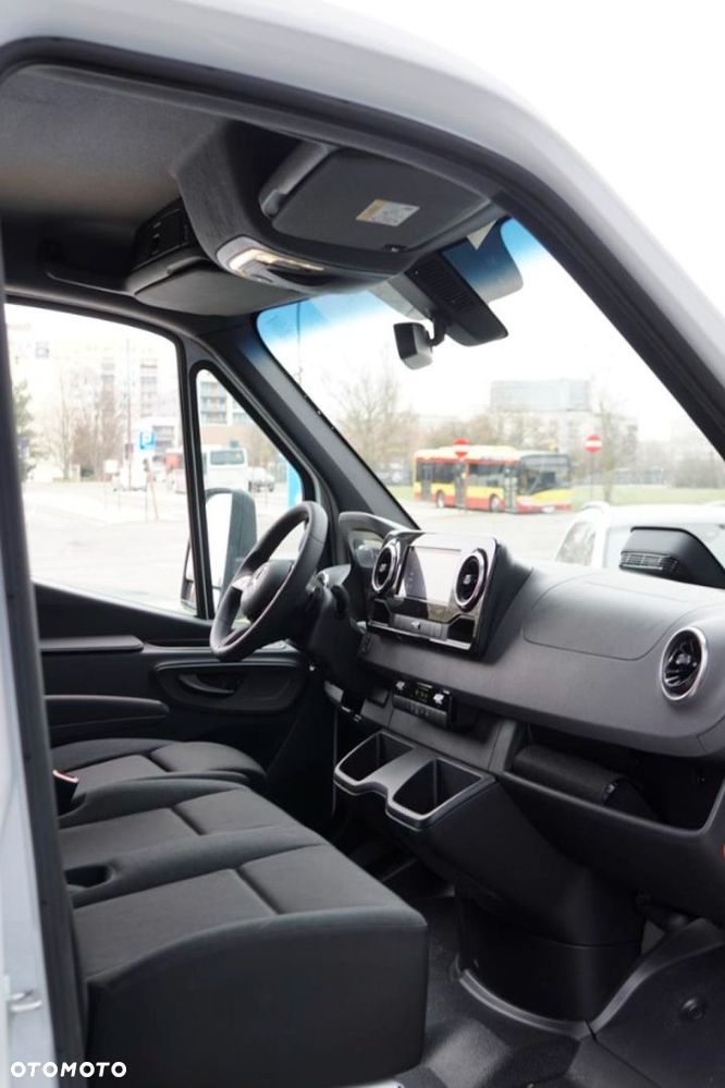Mercedes-Benz Sprinter - 15