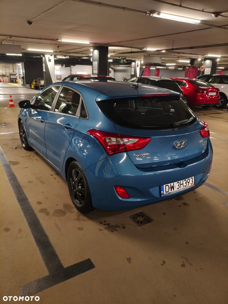 Hyundai i30 blue 1.6 CRDi Trend - 3