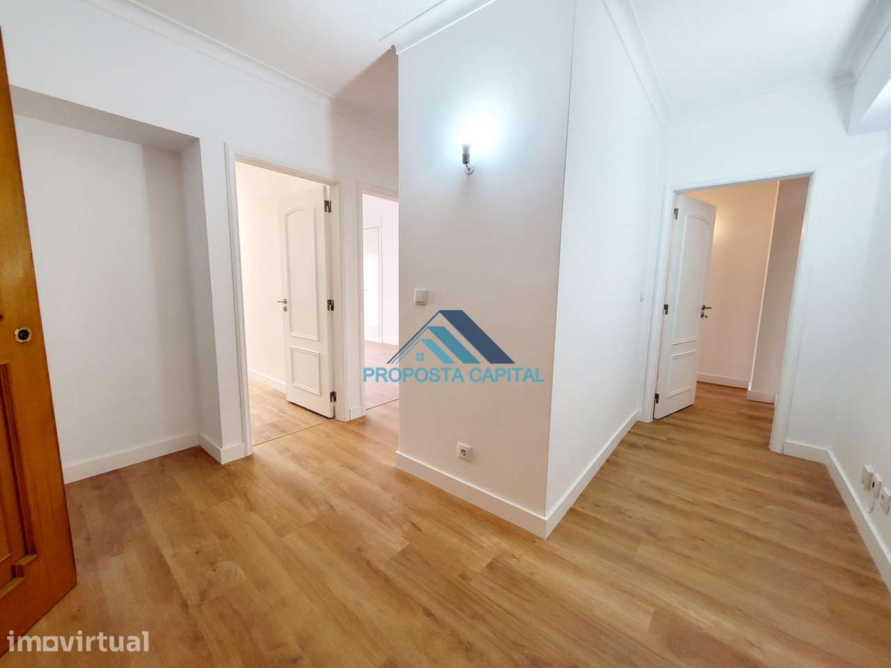 APARTAMENTO T3 TOTALMENTE REMODELADO | ESTRADA DA LUZ - Grande imagem: 4/56