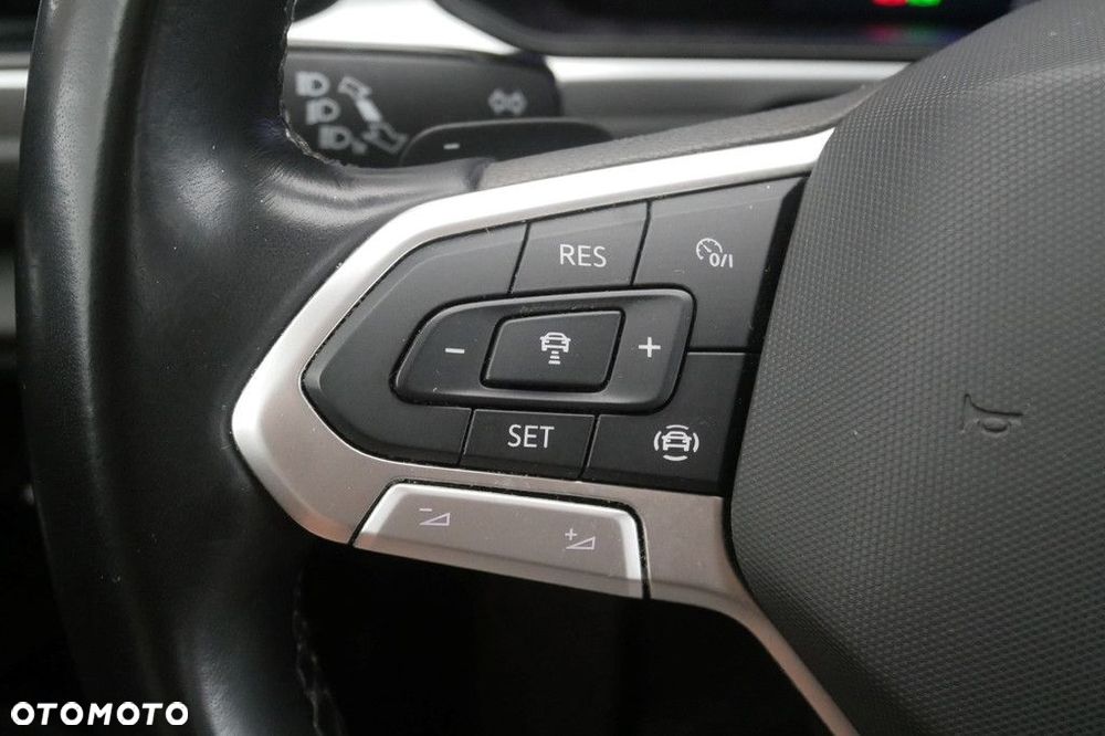 Volkswagen T-Roc - 21