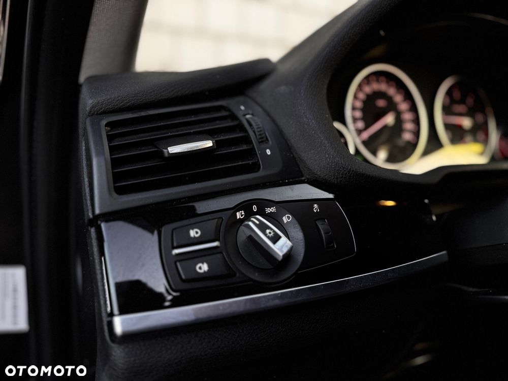 BMW X3 xDrive20d Advantage - 27