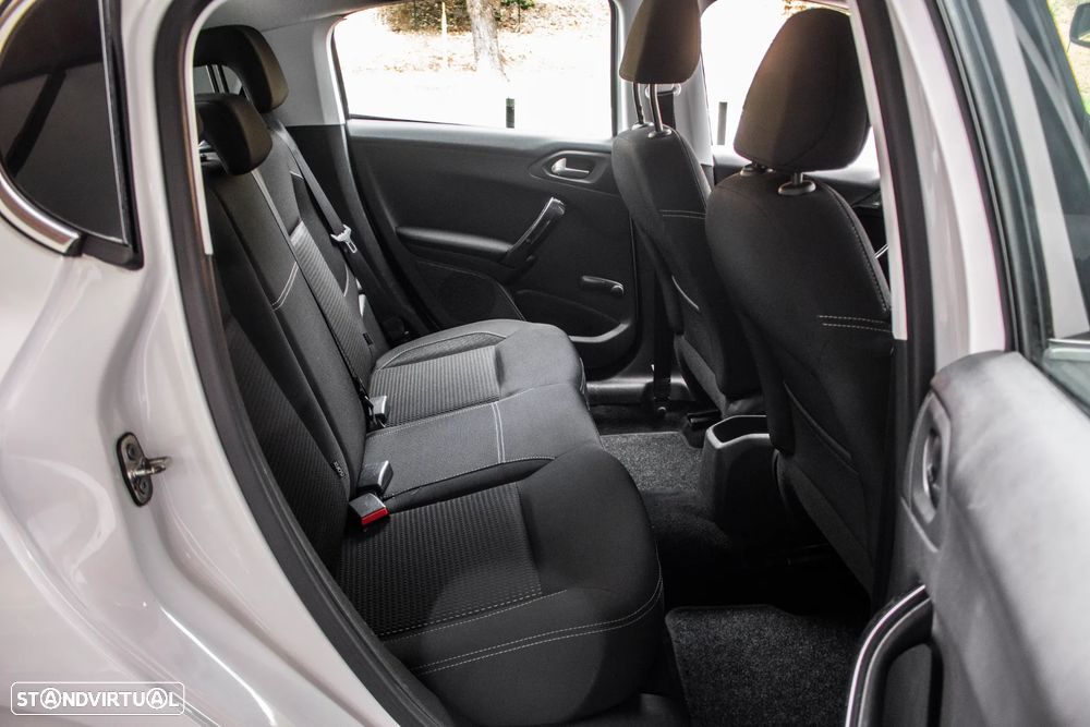 Peugeot 208 PureTech 82 Start & Stop Allure - 28