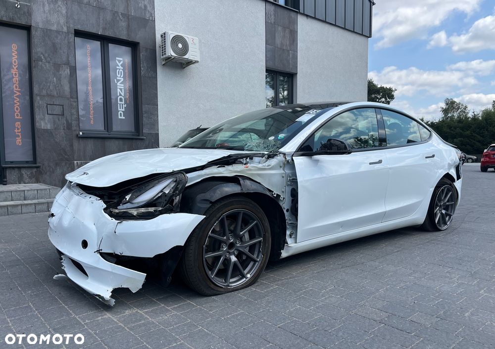 Tesla Model 3 - 1