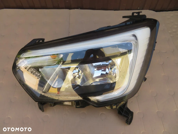REFLEKTOR LEWY RENAULT MASTER III LIFT LED 19-24R 260105567R DEMONTAŻ KRAKÓW