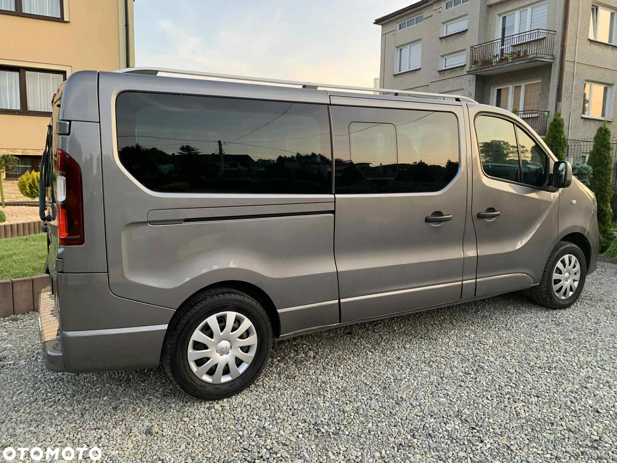 Opel Vivaro - 11