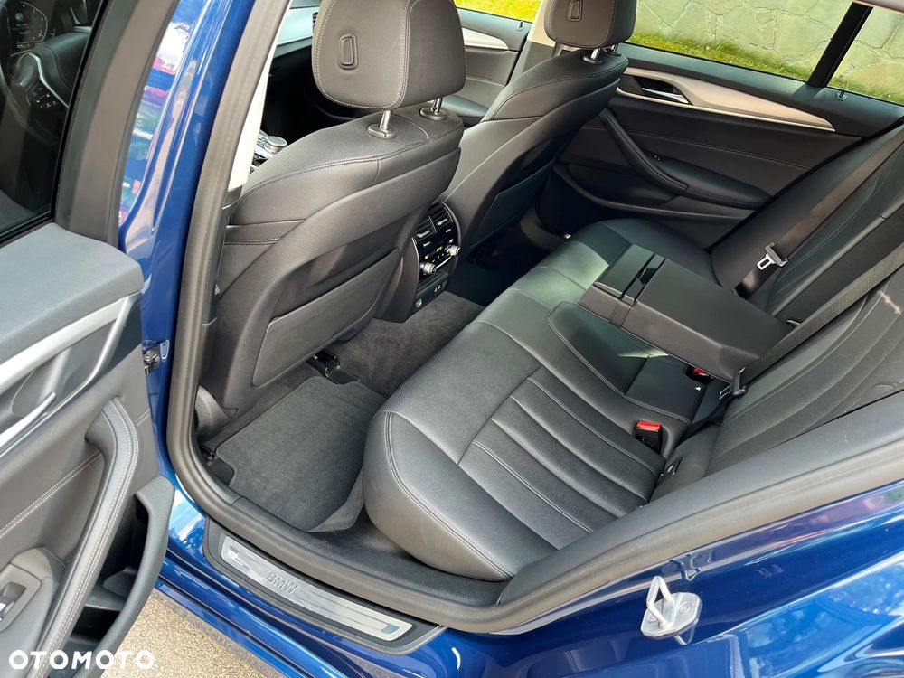 BMW Seria 5 520d M Sport - 28