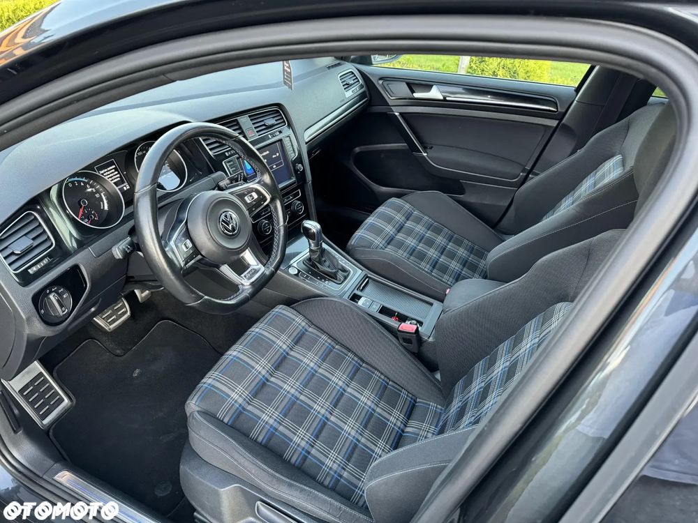 Volkswagen Golf - 14