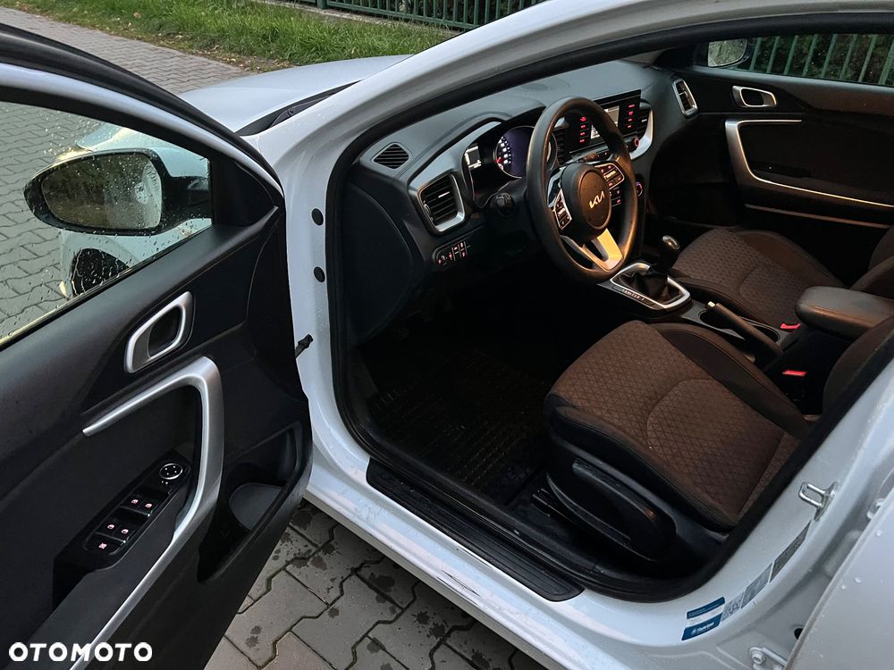 Kia Ceed - 10
