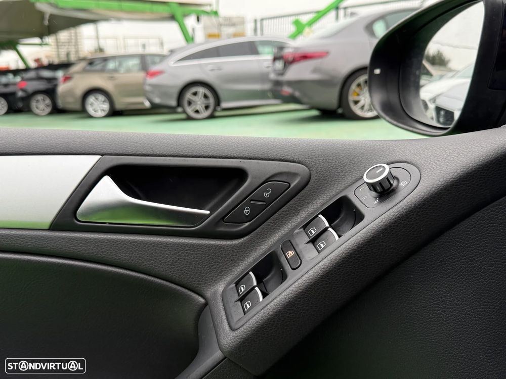 VW Golf 2.0 TDI Highline DSG - 22