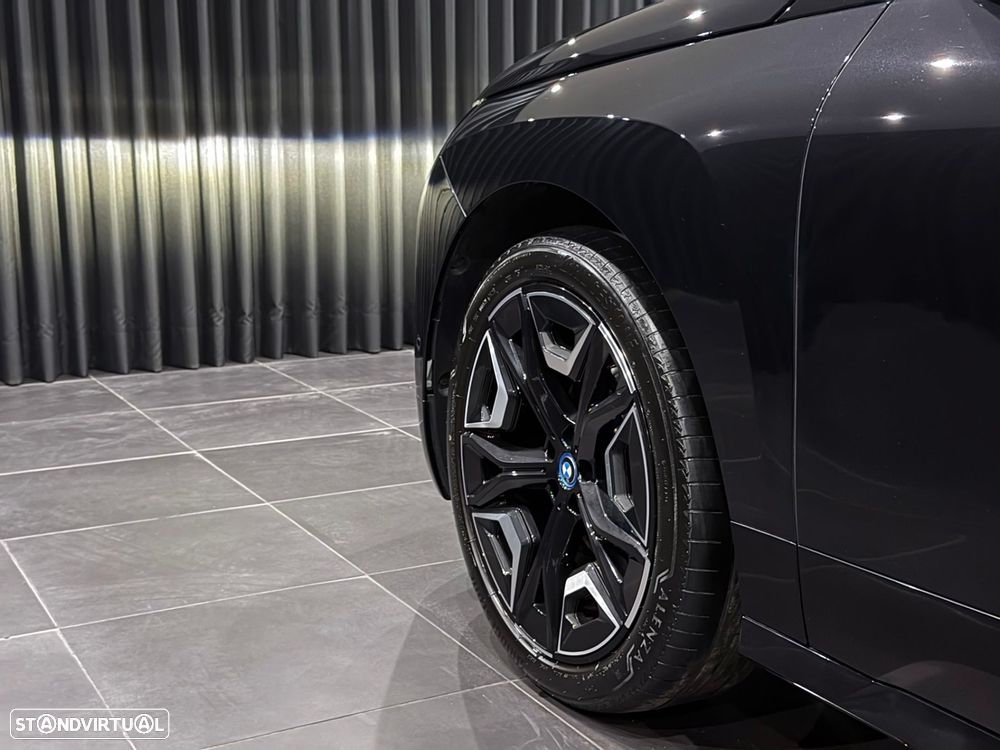 BMW iX xDrive 40 - 13
