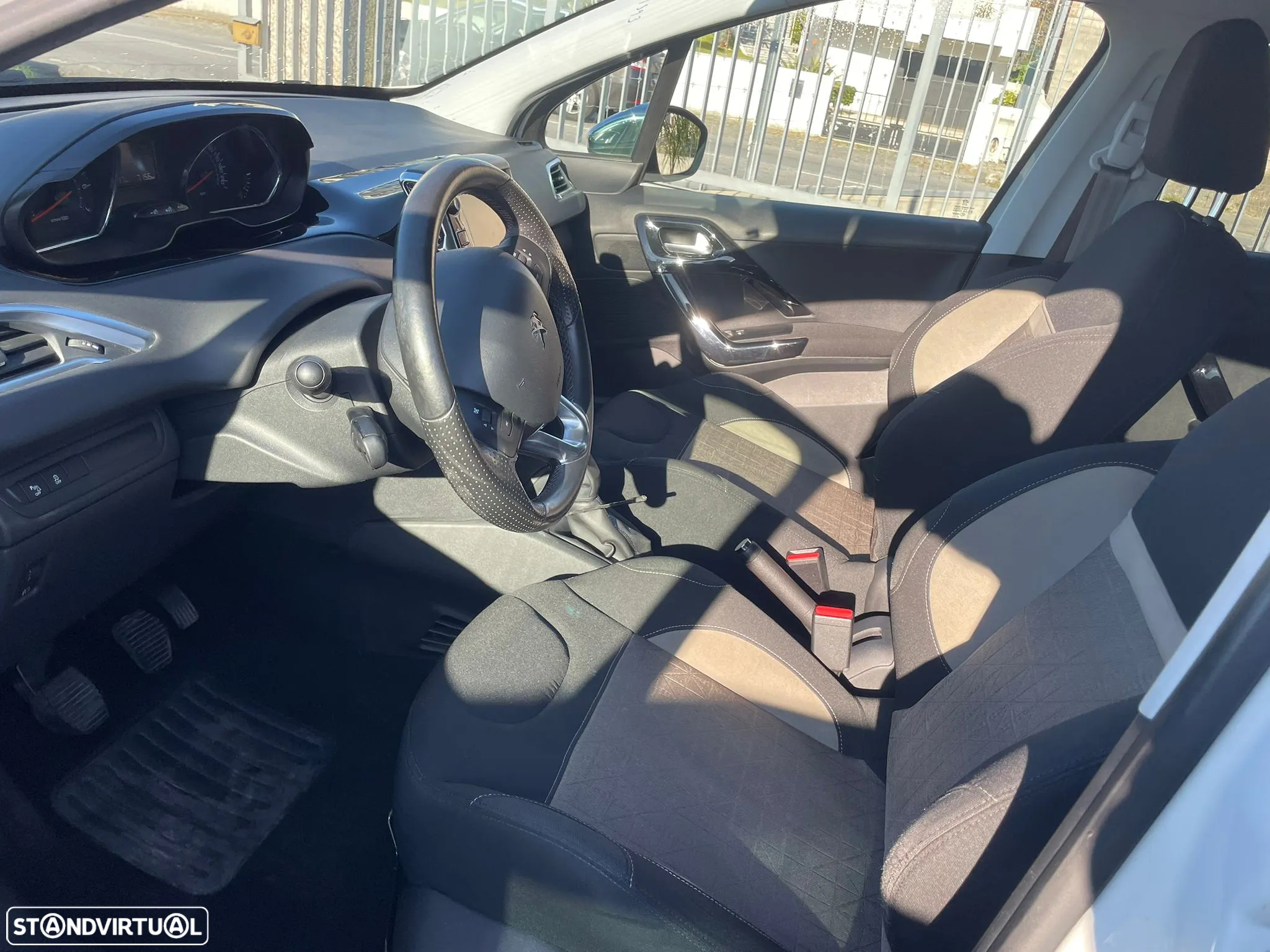 Peugeot 208 - 7