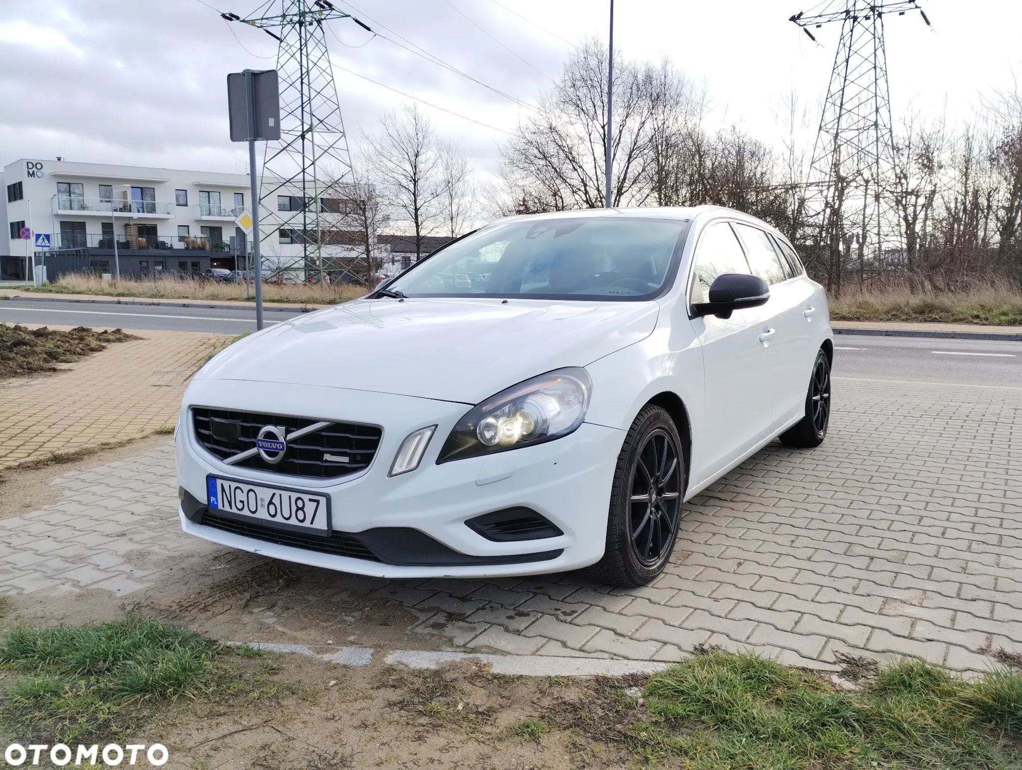 Volvo V60 T6 AWD R-Design - 1