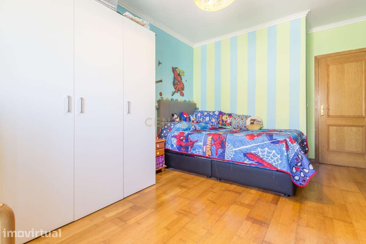 Moderno T3 no Barreiro com Luz Natural e Localização Central - Grande imagem: 5/19