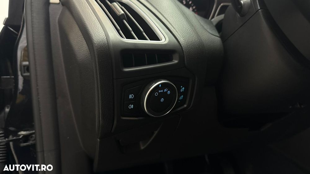 Ford Focus 1.0 EcoBoost Titanium - 29