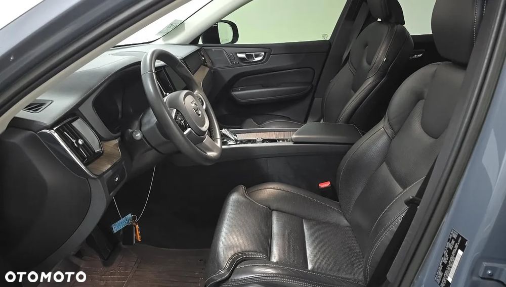 Volvo XC 60 B5 B AWD Ultimate Dark - 8