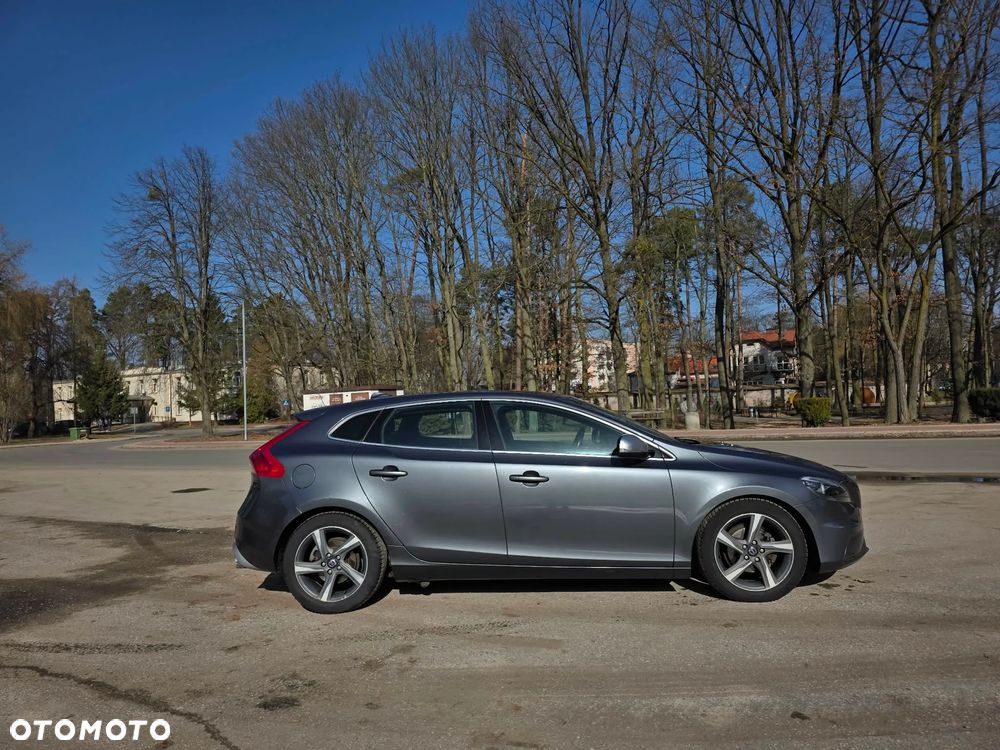 Volvo V40 D2 R Design - 17