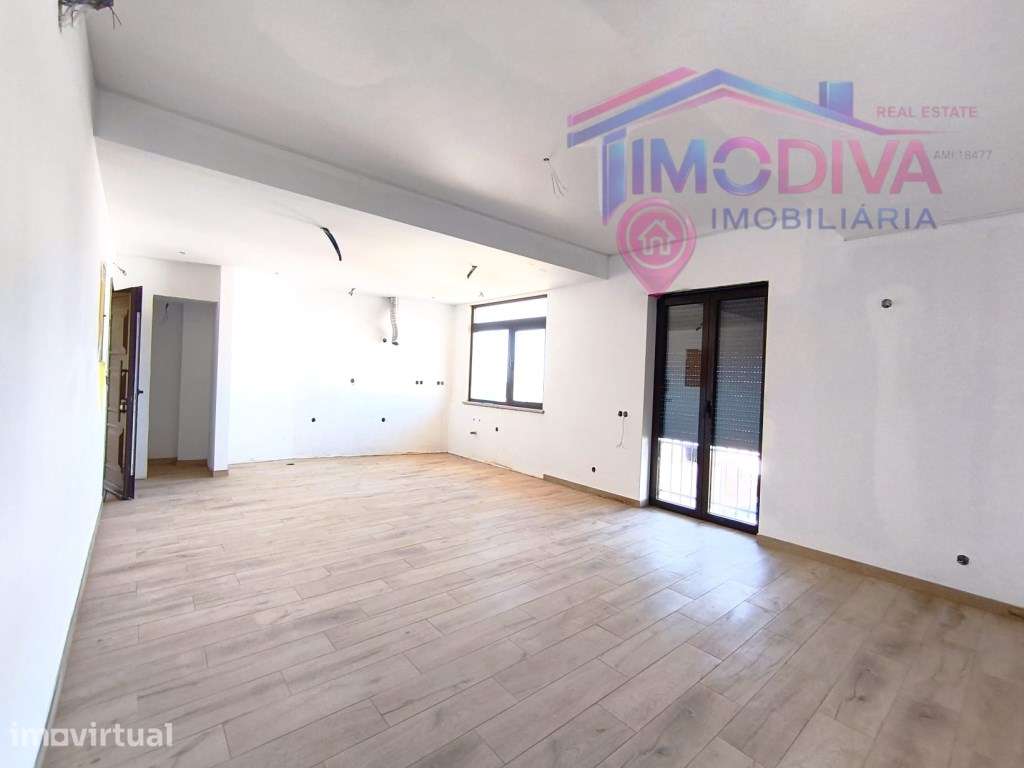 Apartamento T3 em fase final de renovação no coração de Figueiró do... - Grande imagem: 4/32