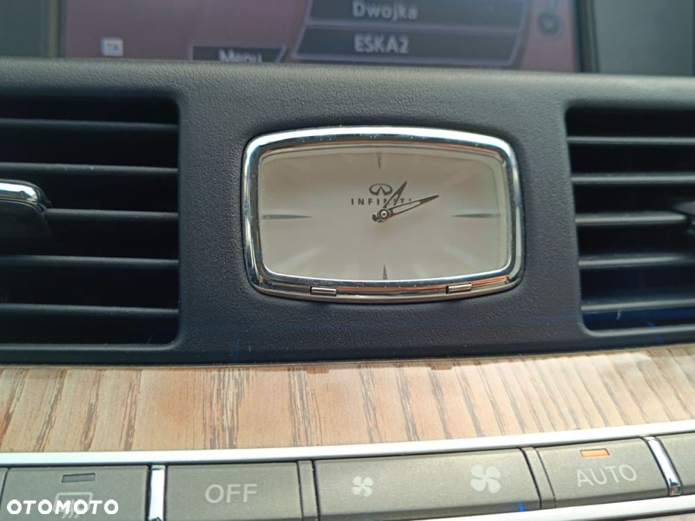 Infiniti Q70 - 29