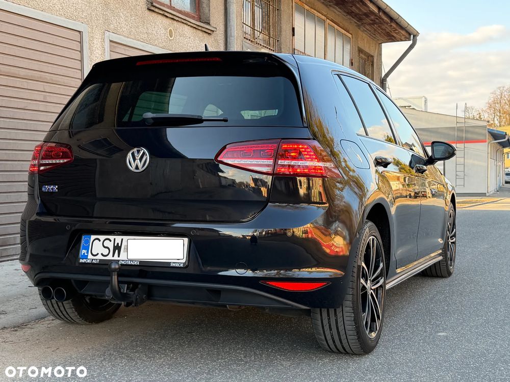 Volkswagen Golf - 8