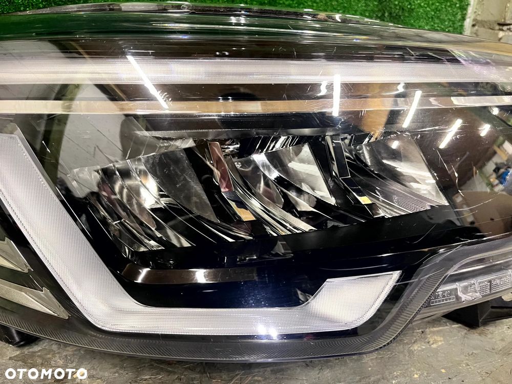 RENAULT TRAFIC III 2-GI LIFT 2021- LAMPA PRAWY PRZÓD PRAWA PRZEDNIA LEKKO USZKODZONA KOMPLETNA 260102899R - 3