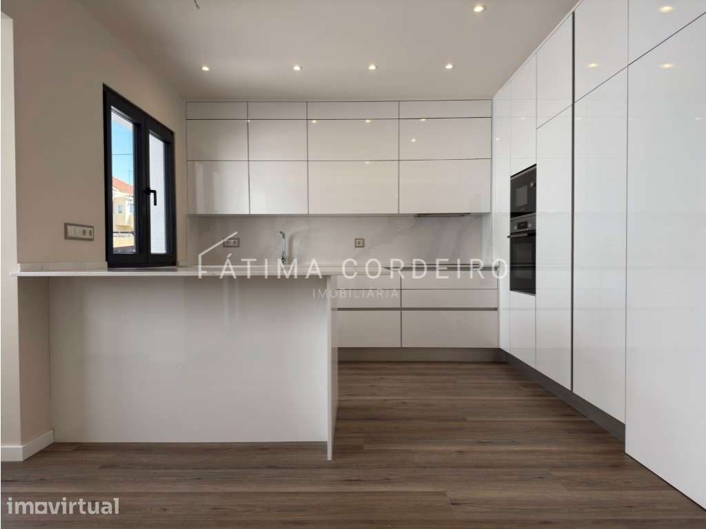 T4 de Luxo com Terraço de 115 m² no Coração de Almada - Grande imagem: 2/25