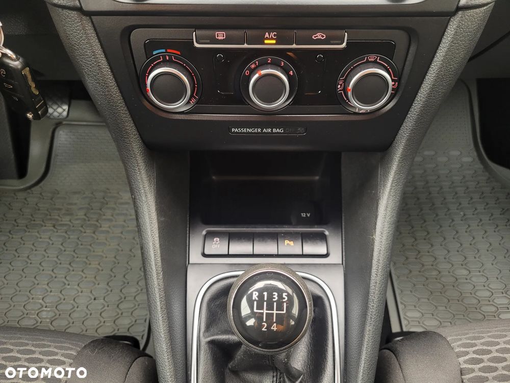 Volkswagen Golf 1.6 TDI Comfortline - 24