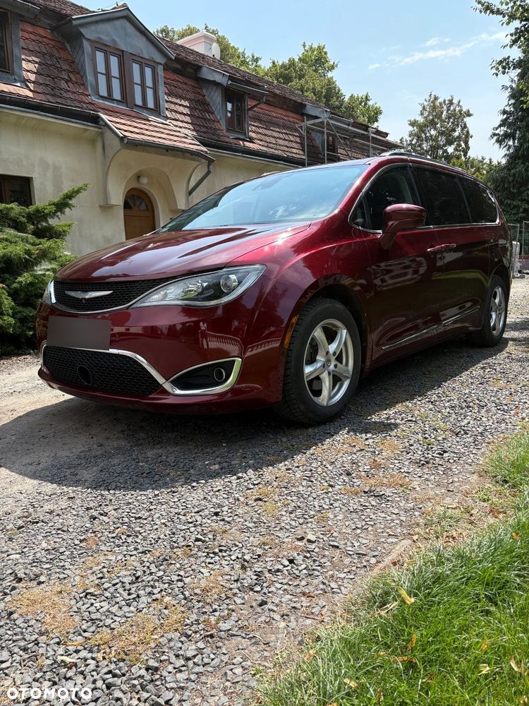 Chrysler Pacifica - 2