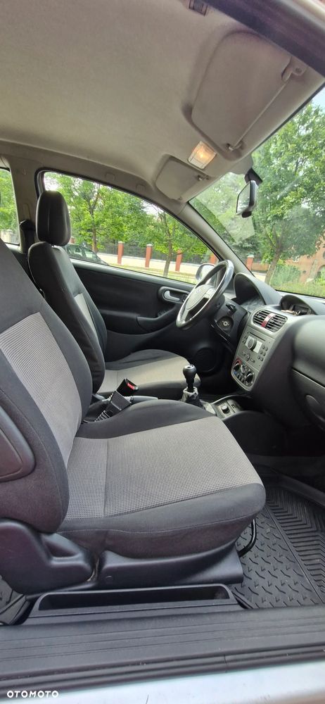 Opel Corsa 1.2 16V Enjoy - 9