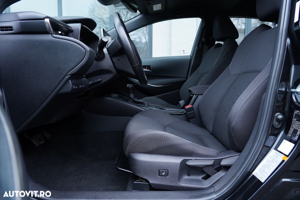 Toyota Corolla 1.8 HSD Business - 18