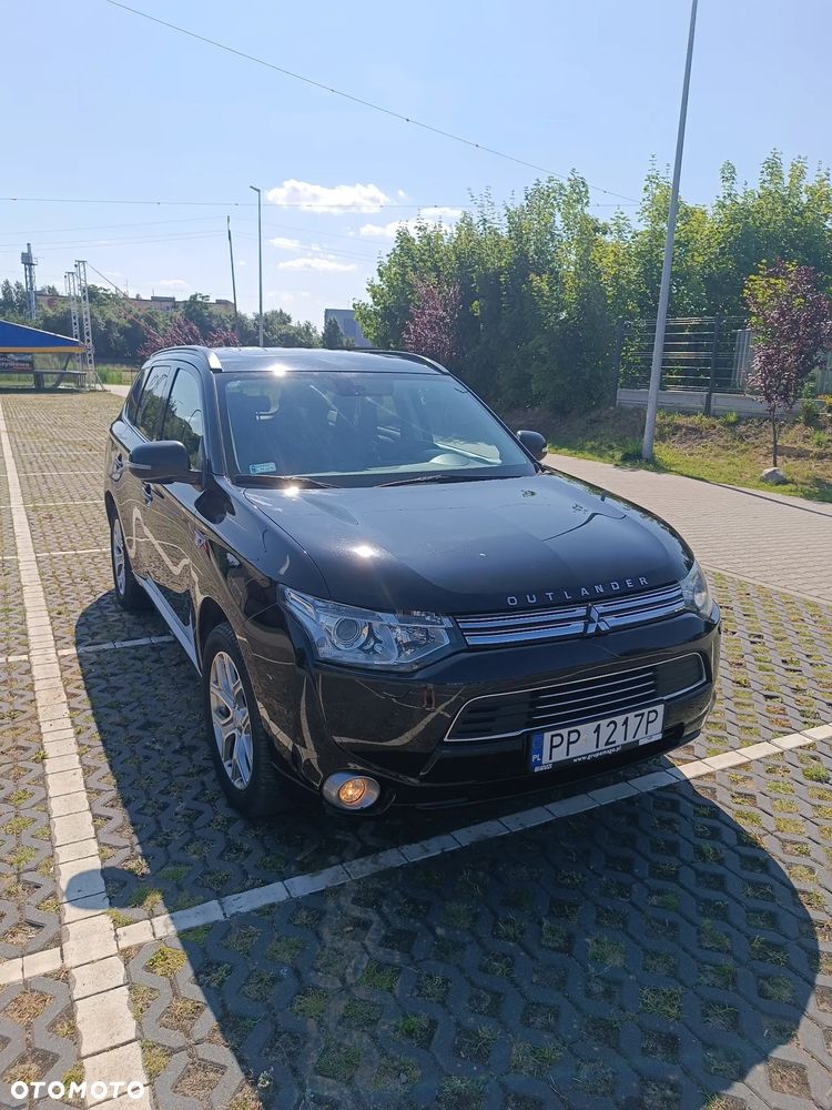 Mitsubishi Outlander Instyle NAVI + - 2