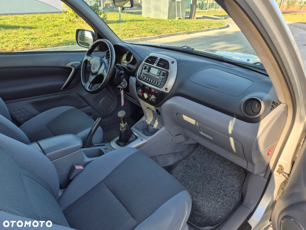 Toyota RAV4 D-4D 4x4 Sol - 21