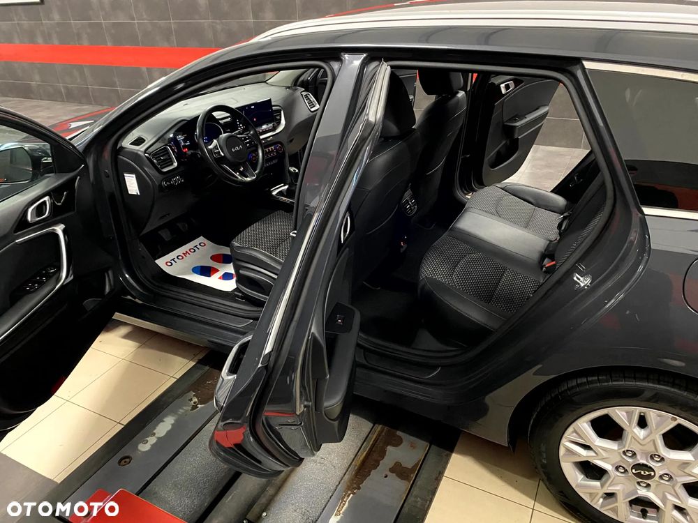 Kia Ceed 1.5 T-GDI L Business Line Plus - 23