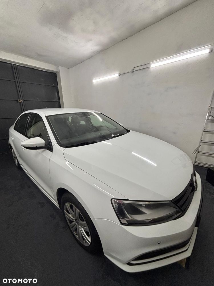 Volkswagen Jetta 2.0 TDI DPF BMT Trendline - 4
