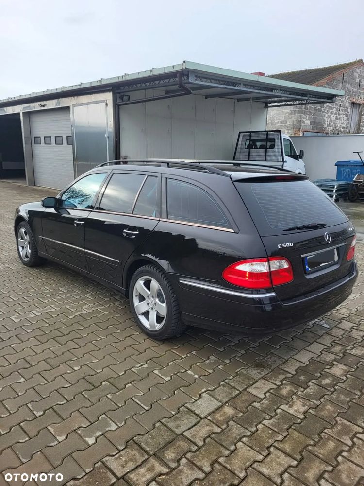 Mercedes-Benz Klasa E 500 4-Matic T Avantgarde - 4