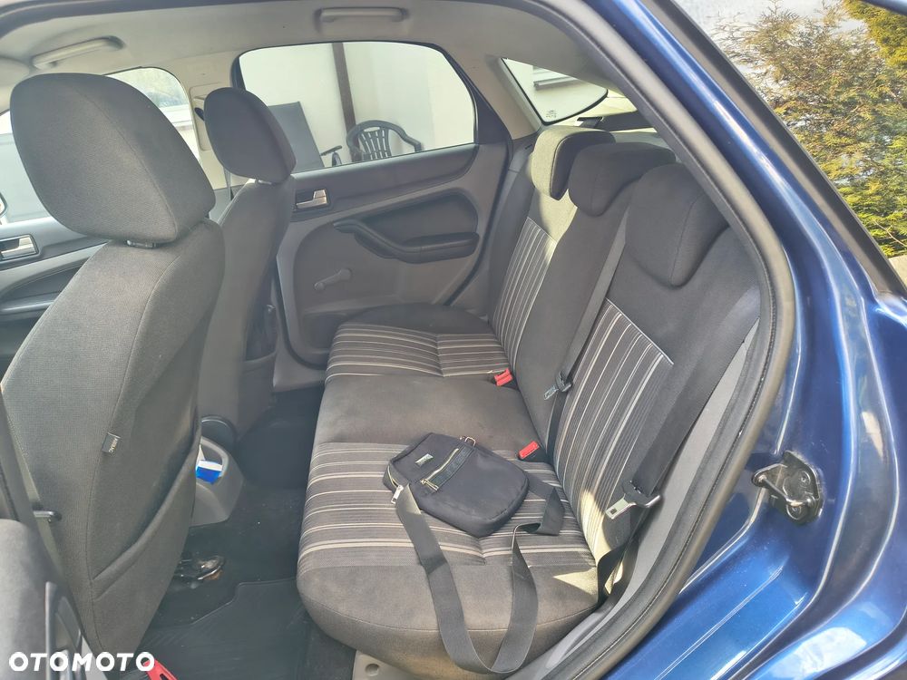 Ford Focus 1.6 Trend - 10