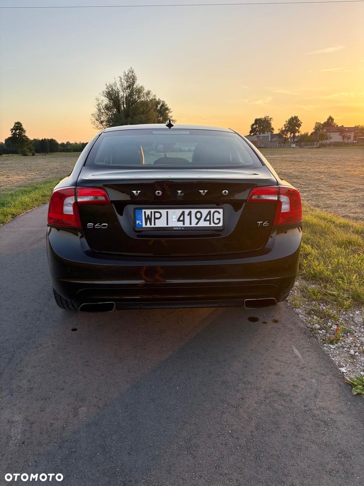 Volvo S60 T6 AWD Drive-E R-Design Momentum - 2