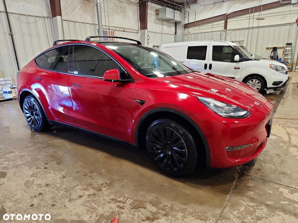 Tesla Model Y - 2