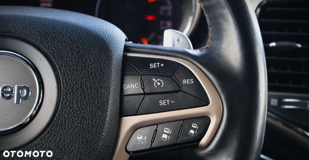 Jeep Grand Cherokee - 29
