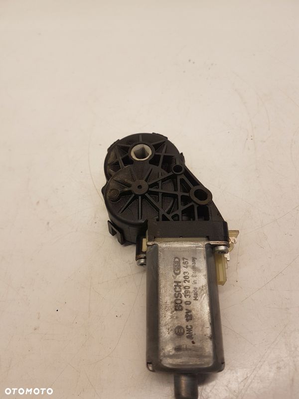SILNICZEK REGULACJI FOTELA AUDI A4 A5 0390203467 - 2