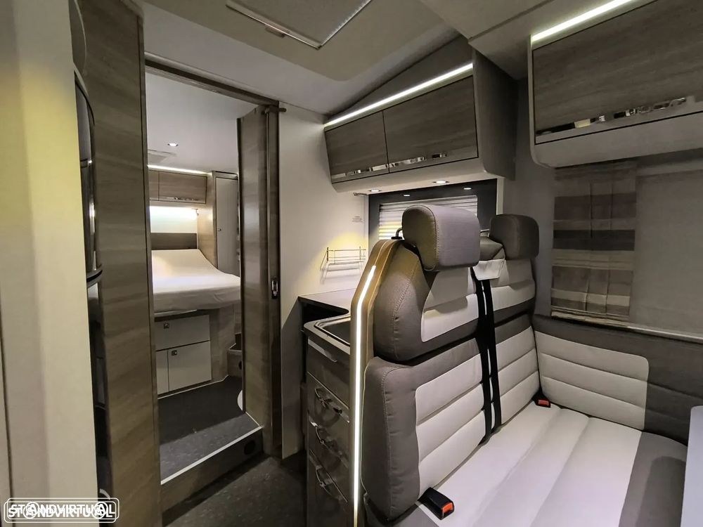 Adria Matrix M670SC 50 Anos 5lugares Cama central e basculante - 16