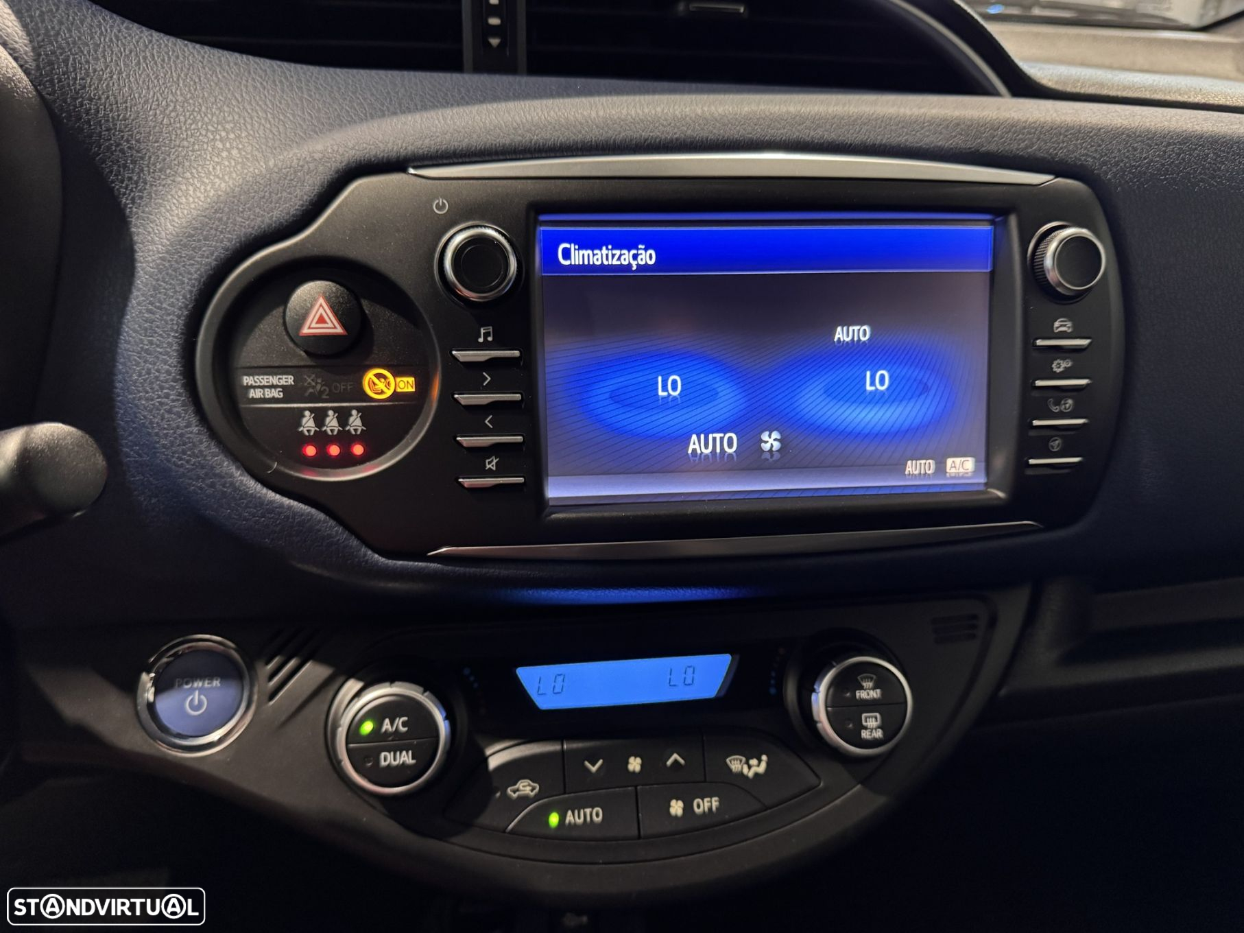 Toyota Yaris 1.5 HSD Exclusive+P.Luxury - 29