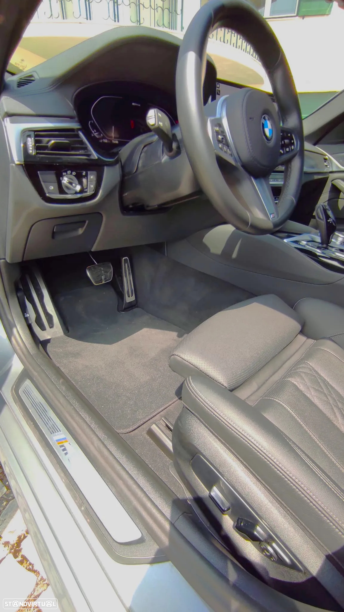 BMW 530 e Pack Desportivo M - 13