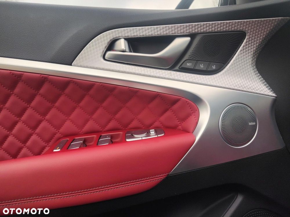 Genesis G70 2.0T Plus RWD 8AT Sport - 16