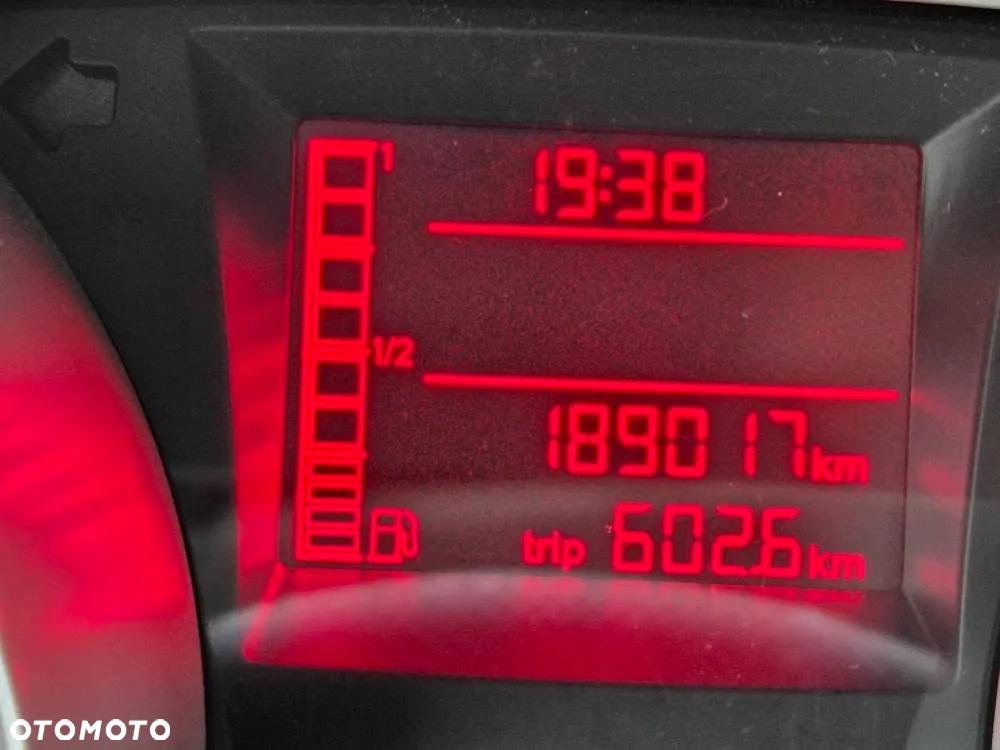 Seat Ibiza SC 1.6 16V Style - 10