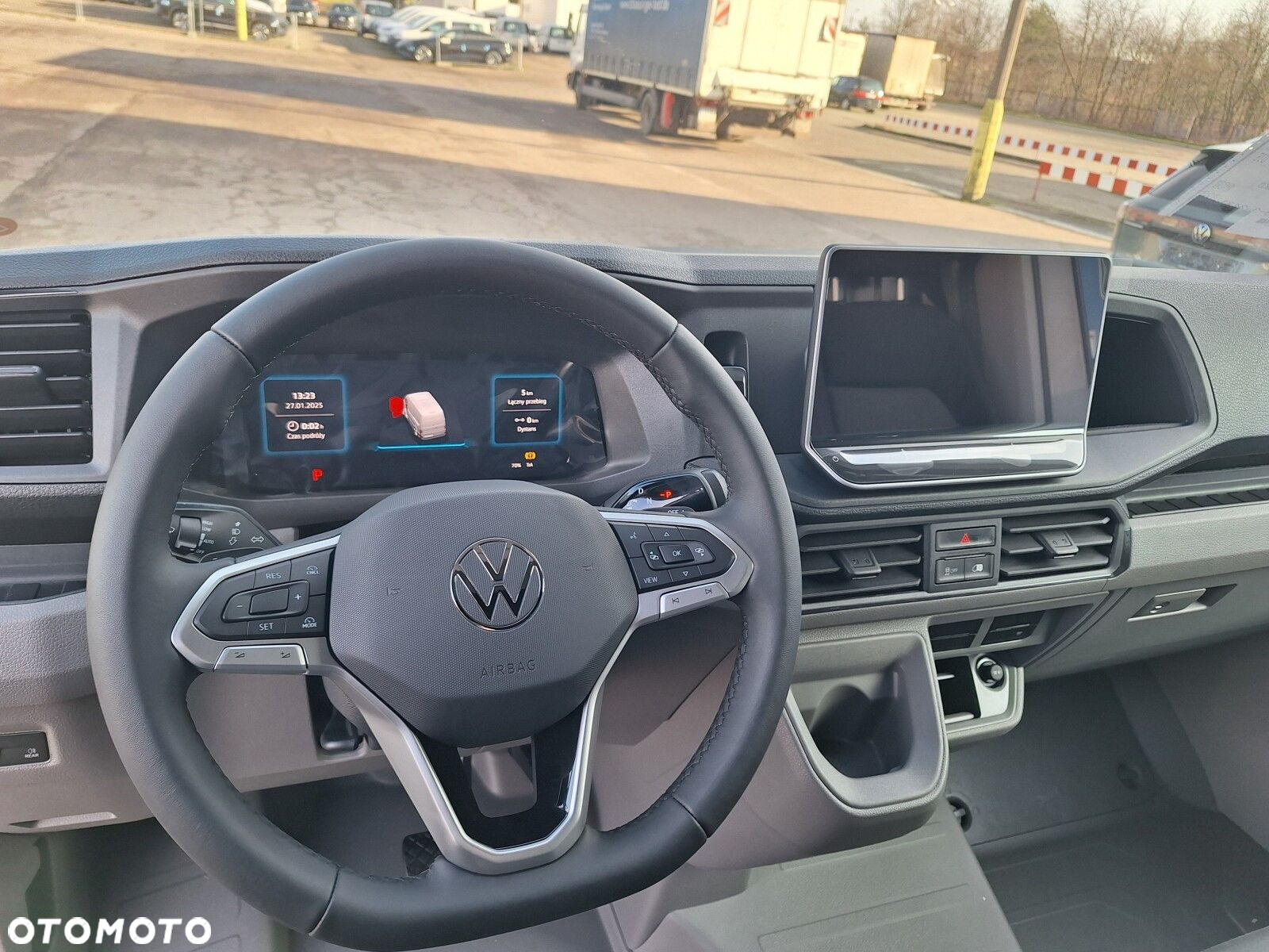 Volkswagen Crafter  35 Furgon z wysokim dachem silnik: 2,0 l EU6 SCR 140 KM / skrzynia biegów: Przedni napęd automatyczna 8-biegowa rozstaw osi: 3640 mm - 13