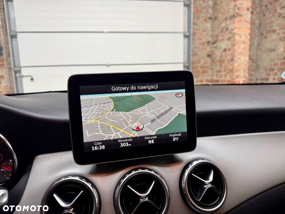 Mercedes-Benz GLA 180 7G-DCT Urban - 23