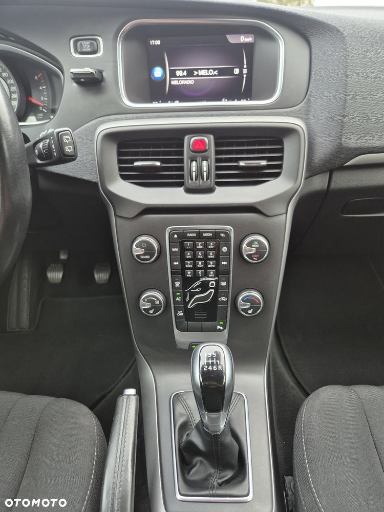 Volvo V40 - 24